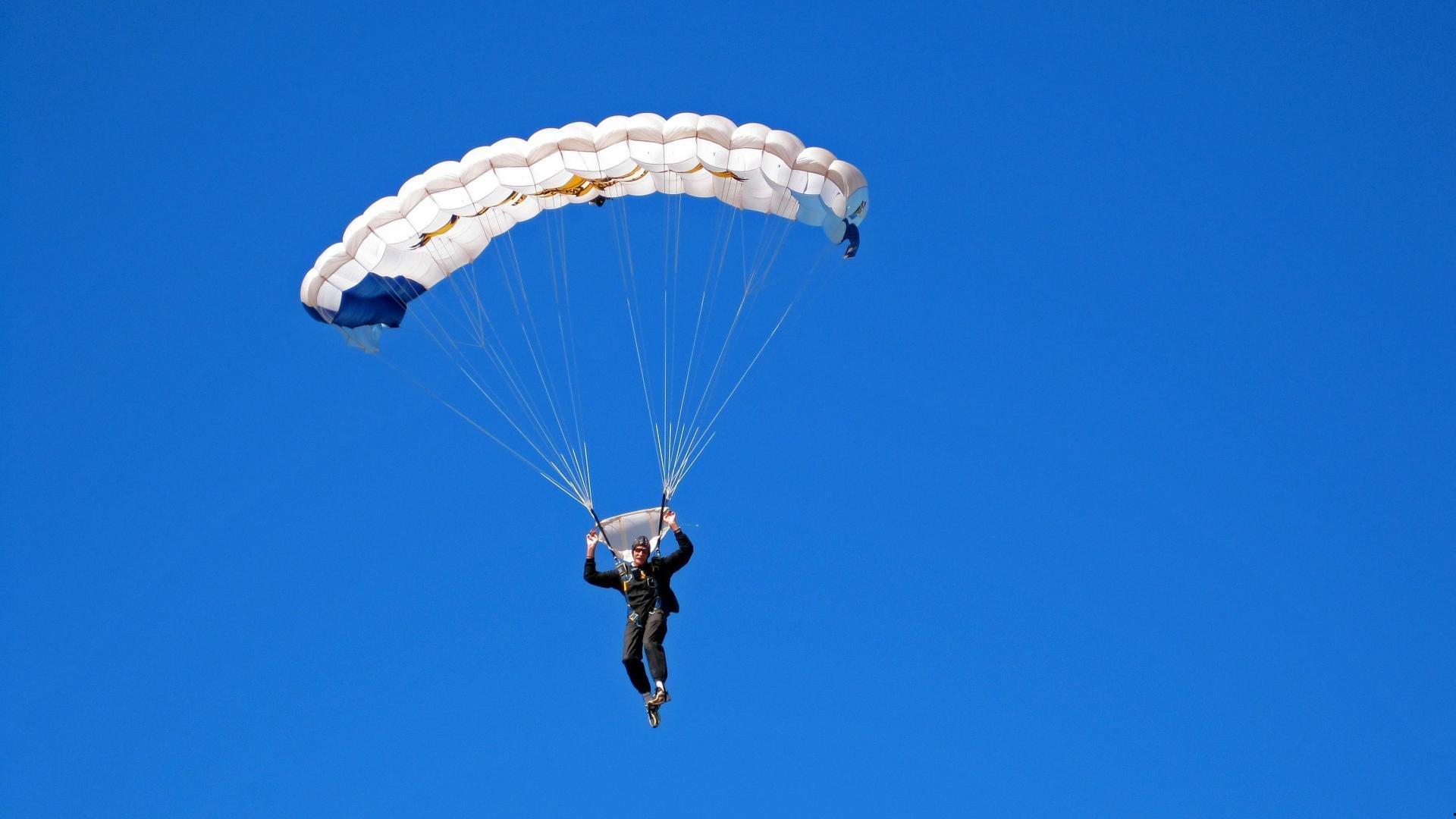 UFC格斗之夜，圣普吕与斯潘的轻重级焦点对决